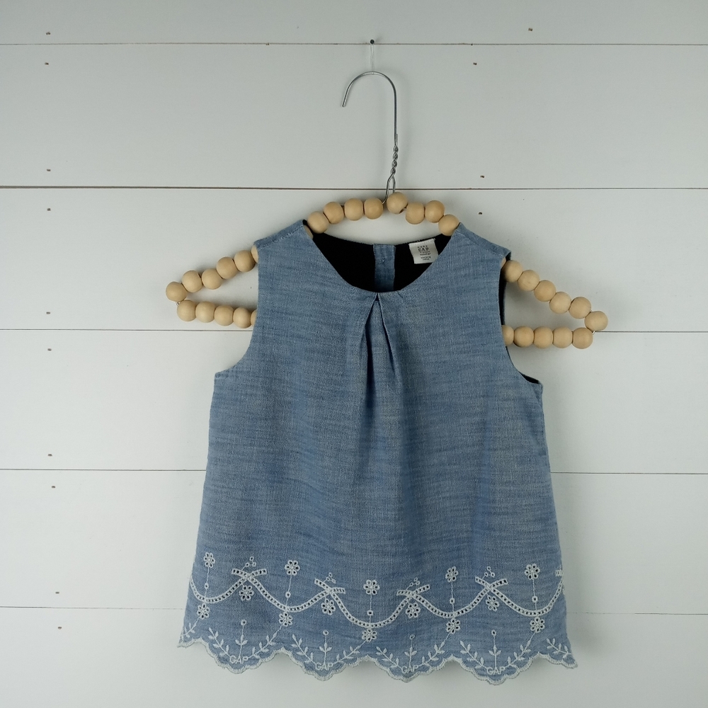 Baby Gap girls size 4T chambray white embroidery scalloped hem top